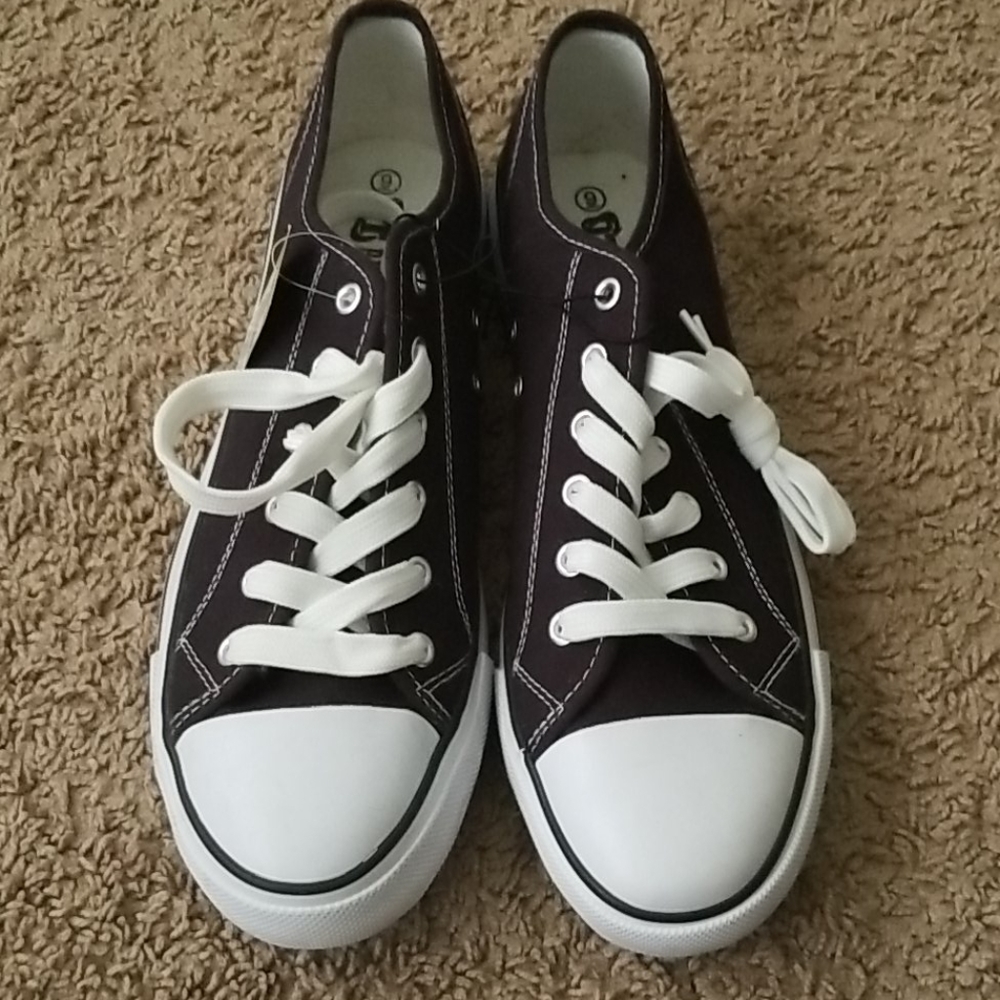 NWT Revolution shoes 9